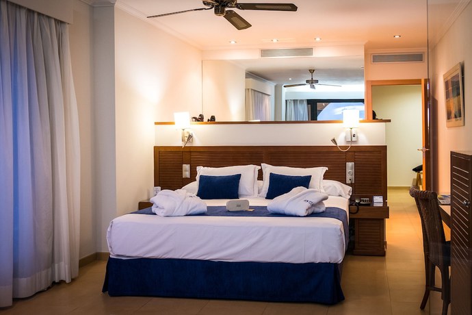 Imagen de la habitación del Hotel Playamarina Spa. Foto 11