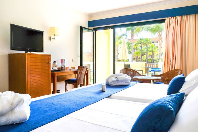 Imagen de la habitación del Hotel Playamarina Spa. Foto 13