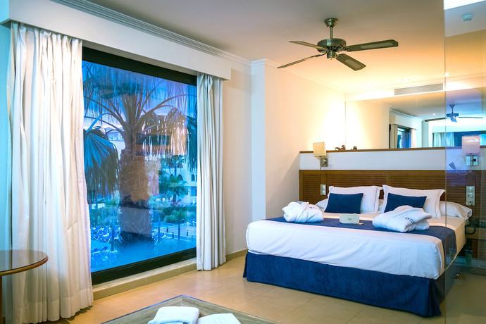 Imagen de la habitación del Hotel Playamarina Spa. Foto 14