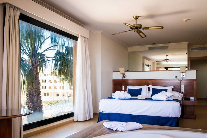 Imagen de la habitación del Hotel Playamarina Spa. Foto 15