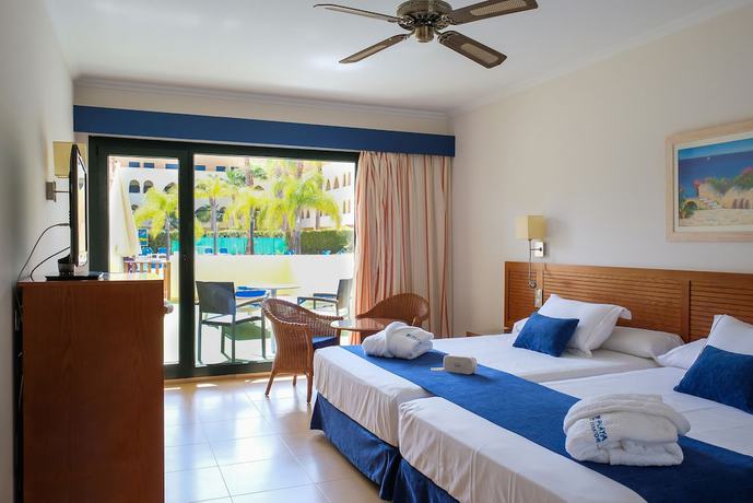 Imagen de la habitación del Hotel Playamarina Spa. Foto 17