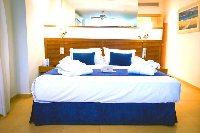 Imagen de la habitación del Hotel Playamarina Spa. Foto 18