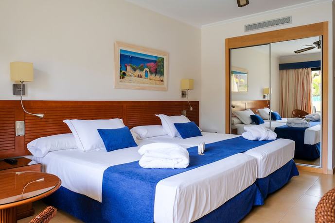Imagen de la habitación del Hotel Playamarina Spa. Foto 21