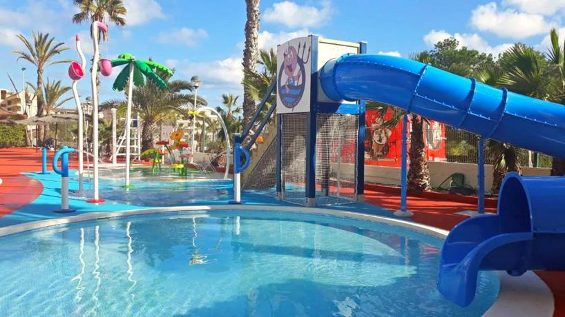Imagen de la piscina del Hotel Playas De Torrevieja. Foto 10