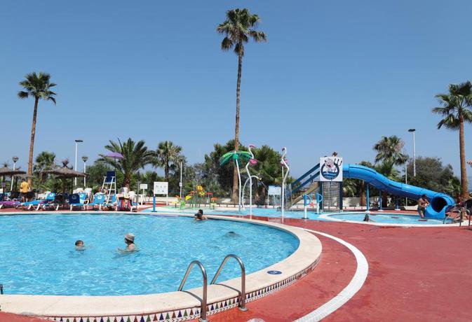 Imagen de la piscina del Hotel Playas De Torrevieja. Foto 11