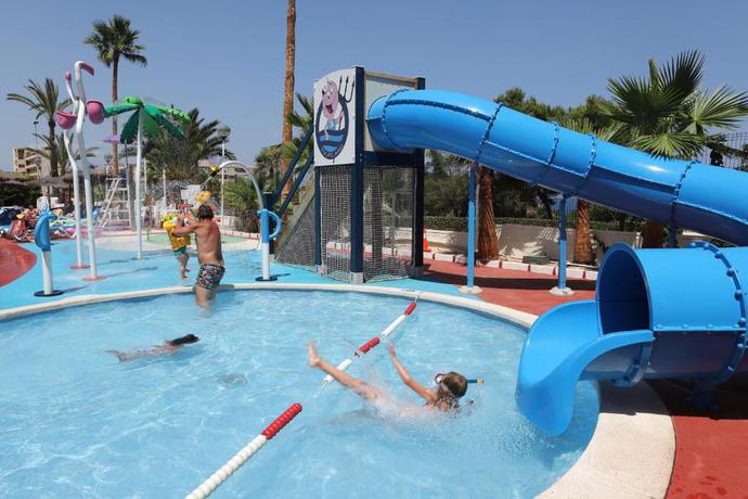 Imagen de la piscina del Hotel Playas De Torrevieja. Foto 13