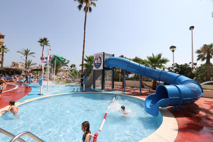 Imagen de la piscina del Hotel Playas De Torrevieja. Foto 14