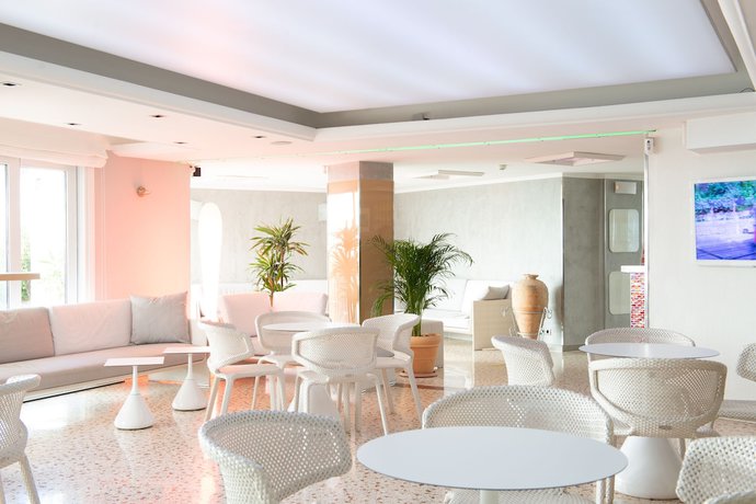 Imagen de los interiores del Hotel Playas Del Rey. Foto 12