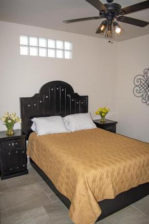 Imagen de la habitación del Hotel Playas Suites. Foto 16