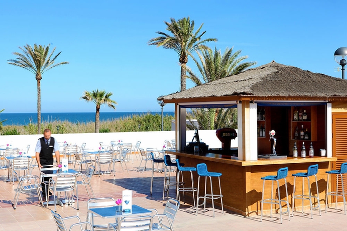 Imagen de la piscina del Hotel Playas de Guardamar. Foto 15