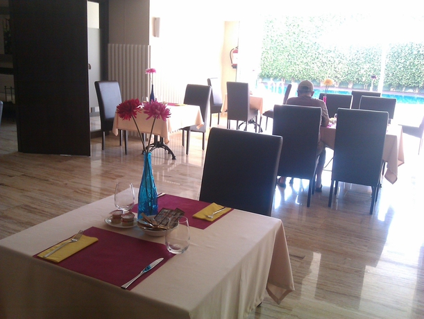 Imagen del bar/restaurante del Hotel Playasol. Foto 3