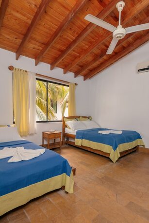 Imagen de la habitación del Hotel Playazul Cove&ntilde;as. Foto 13