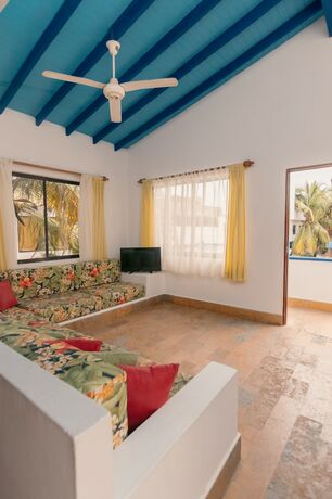 Imagen de la habitación del Hotel Playazul Cove&ntilde;as. Foto 14