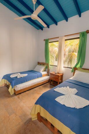 Imagen de la habitación del Hotel Playazul Cove&ntilde;as. Foto 16