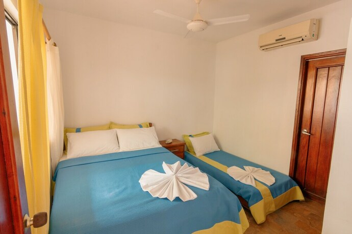 Imagen de la habitación del Hotel Playazul Cove&ntilde;as. Foto 18