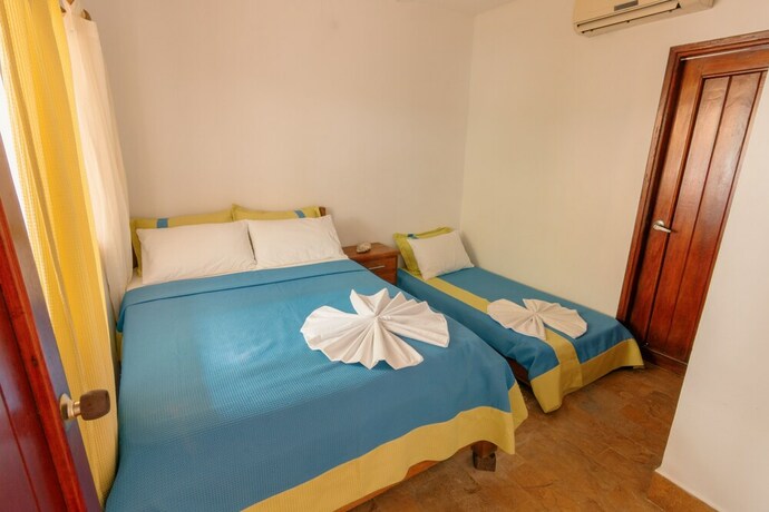 Imagen de la habitación del Hotel Playazul Cove&ntilde;as. Foto 19