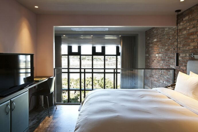 Imagen de la habitación del Hotel Playce Camp Jeju. Foto 17