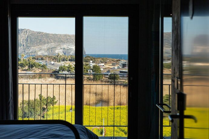 Imagen de la habitación del Hotel Playce Camp Jeju. Foto 20