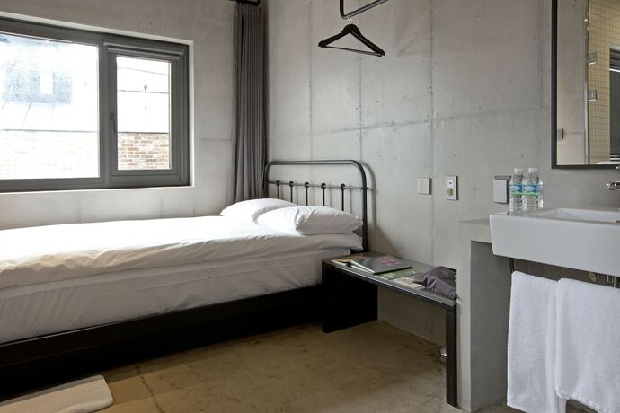 Imagen de la habitación del Hotel Playce Camp Jeju. Foto 32