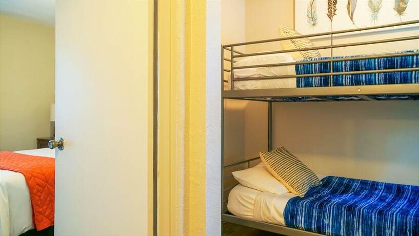 Imagen de la habitación del Hotel Playpark Lodge. Foto 13