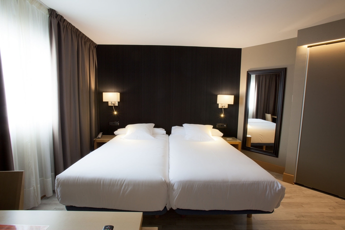 Imagen de la habitación del Hotel Plaza, A Coruña. Foto 5