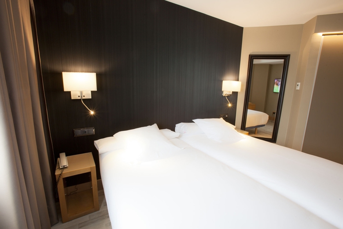 Imagen de la habitación del Hotel Plaza, A Coruña. Foto 7