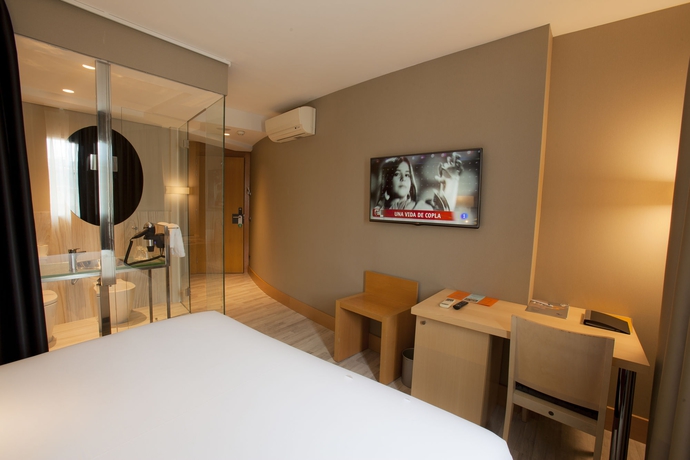 Imagen de la habitación del Hotel Plaza, A Coruña. Foto 11