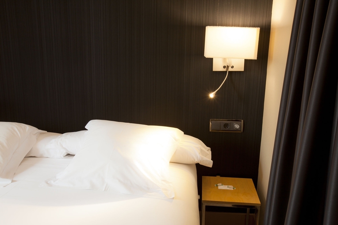 Imagen de la habitación del Hotel Plaza, A Coruña. Foto 12