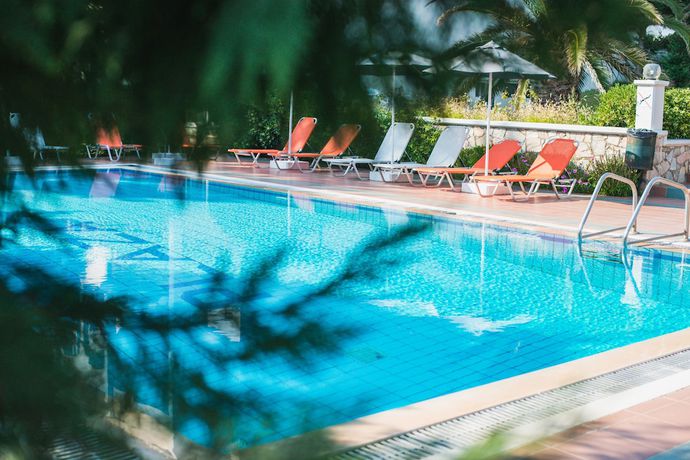 Imagen de la piscina del Hotel Plaza, Alejandrópolis. Foto 20
