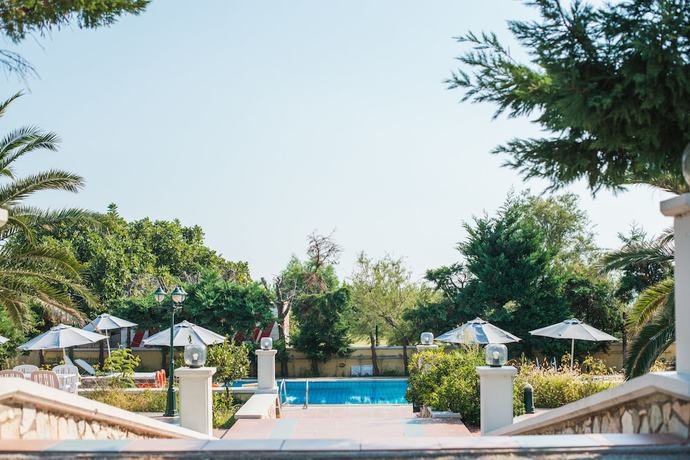 Imagen de los exteriores del Hotel Plaza, Alejandrópolis. Foto 9