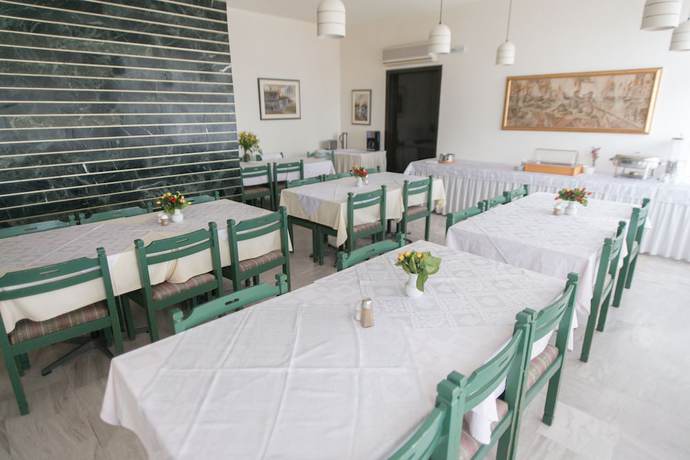 Imagen del bar/restaurante del Hotel Plaza, Alejandrópolis. Foto 4