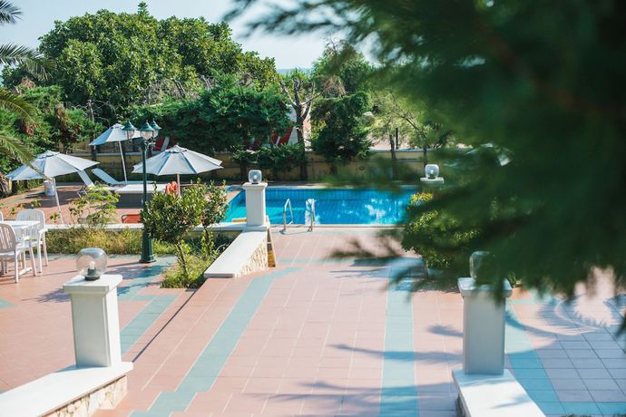 Imagen de los exteriores del Hotel Plaza, Alejandrópolis. Foto 13