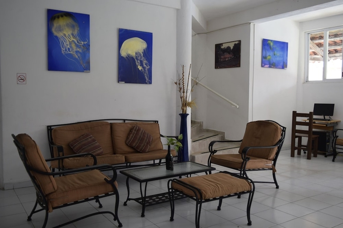 Imagen de los interiores del Hotel Plaza Almendros. Foto 12