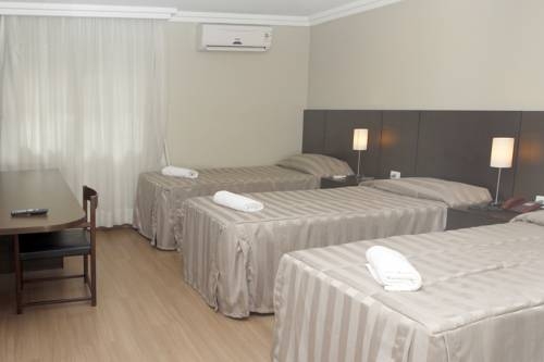 Imagen de la habitación del Hotel Plaza Apolo. Foto 3