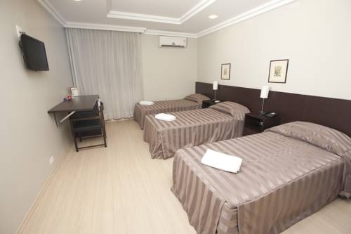 Imagen de la habitación del Hotel Plaza Apolo. Foto 13