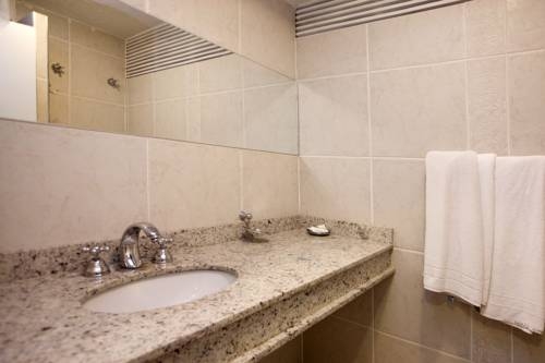 Imagen de la habitación del Hotel Plaza Apolo. Foto 14