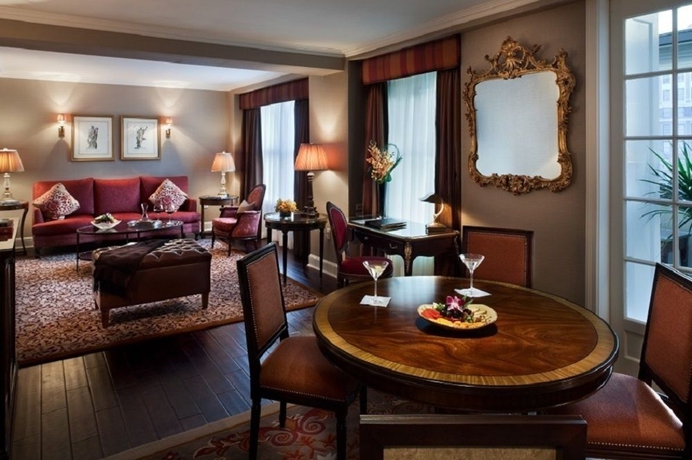 Imagen de la habitación del Hotel Plaza Athenee. Foto 4