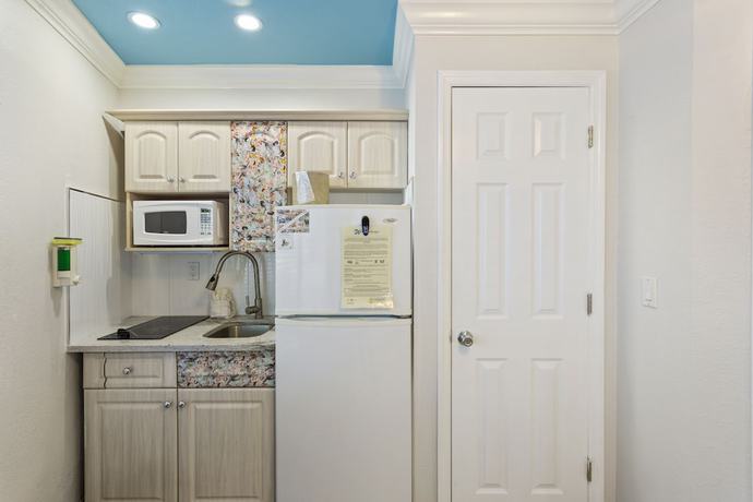 Imagen de la habitación del Hotel Plaza Beach Beachfront Resort. Foto 3