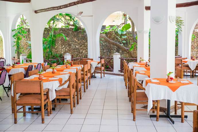 Imagen del bar/restaurante del Hotel Plaza Beach, MOMBASA. Foto 4