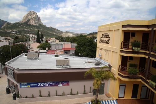 Imagen general del Hotel Plaza Bernal. Foto 4