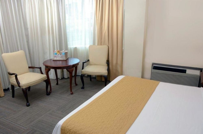 Imagen de la habitación del Hotel Plaza Calzada. Foto 7