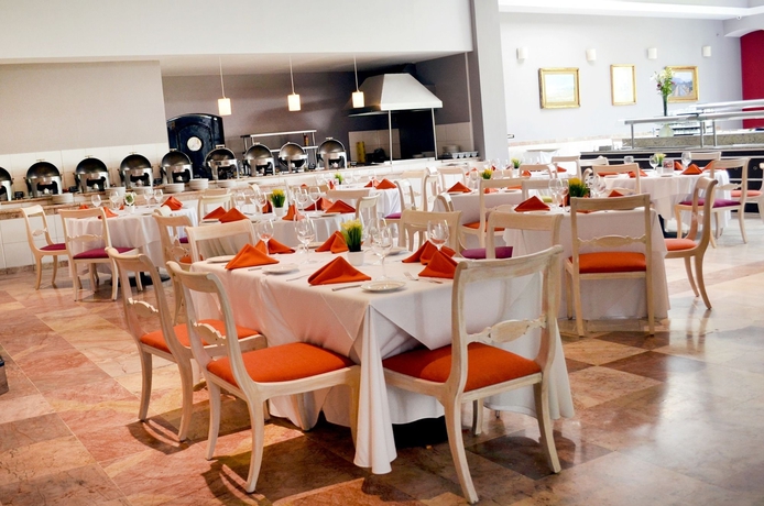 Imagen de los interiores del Hotel Plaza Camelinas. Foto 11