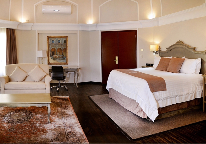 Imagen de la habitación del Hotel Plaza Camelinas. Foto 3