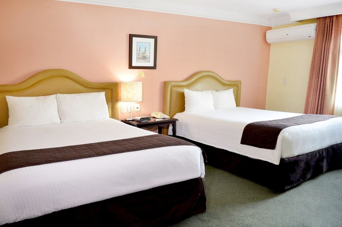 Imagen de la habitación del Hotel Plaza Camelinas. Foto 6