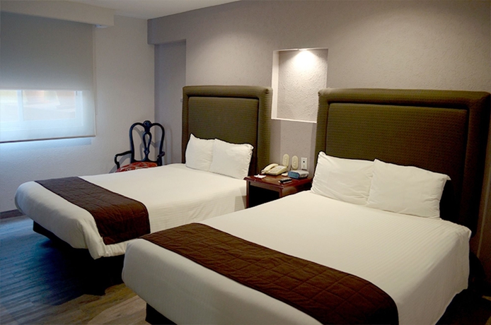 Imagen de la habitación del Hotel Plaza Camelinas. Foto 7