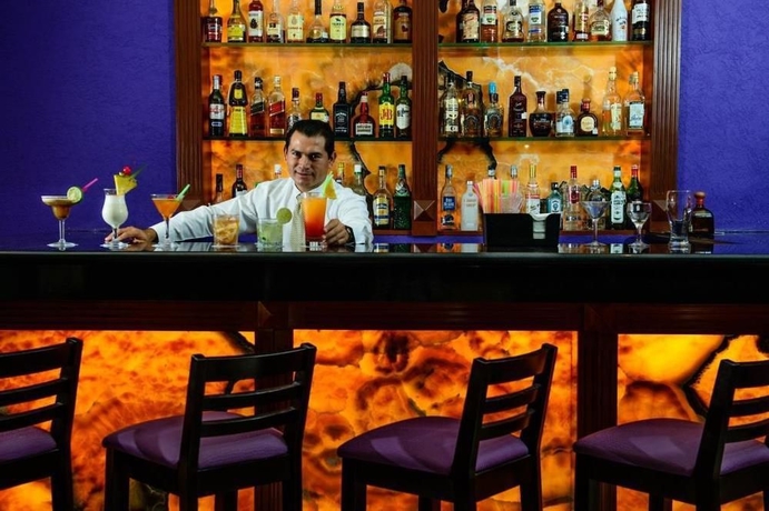 Imagen del bar/restaurante del Hotel Plaza Campeche. Foto 3