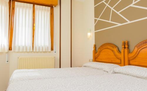 Imagen de la habitación del Hotel Plaza, Cangas de On&iacute;s. Foto 9