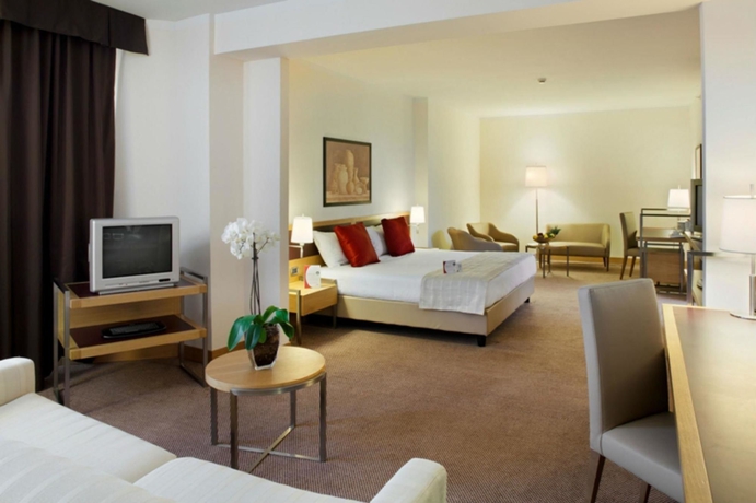 Imagen de la habitación del Hotel Plaza Caserta. Foto 7