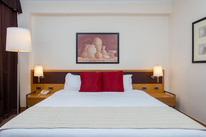 Imagen de la habitación del Hotel Plaza Caserta. Foto 5