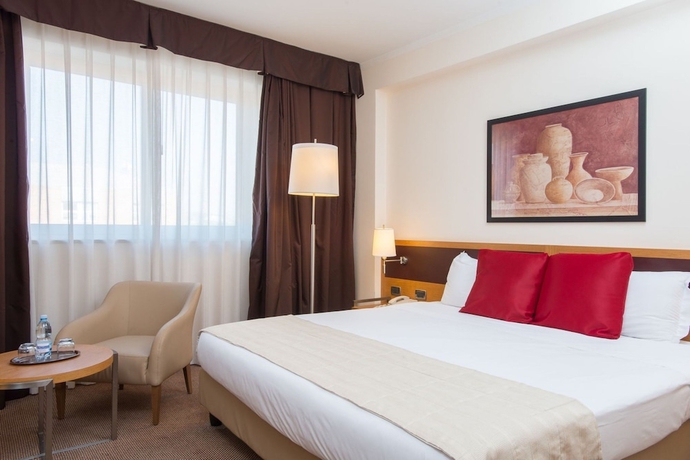 Imagen de la habitación del Hotel Plaza Caserta. Foto 7